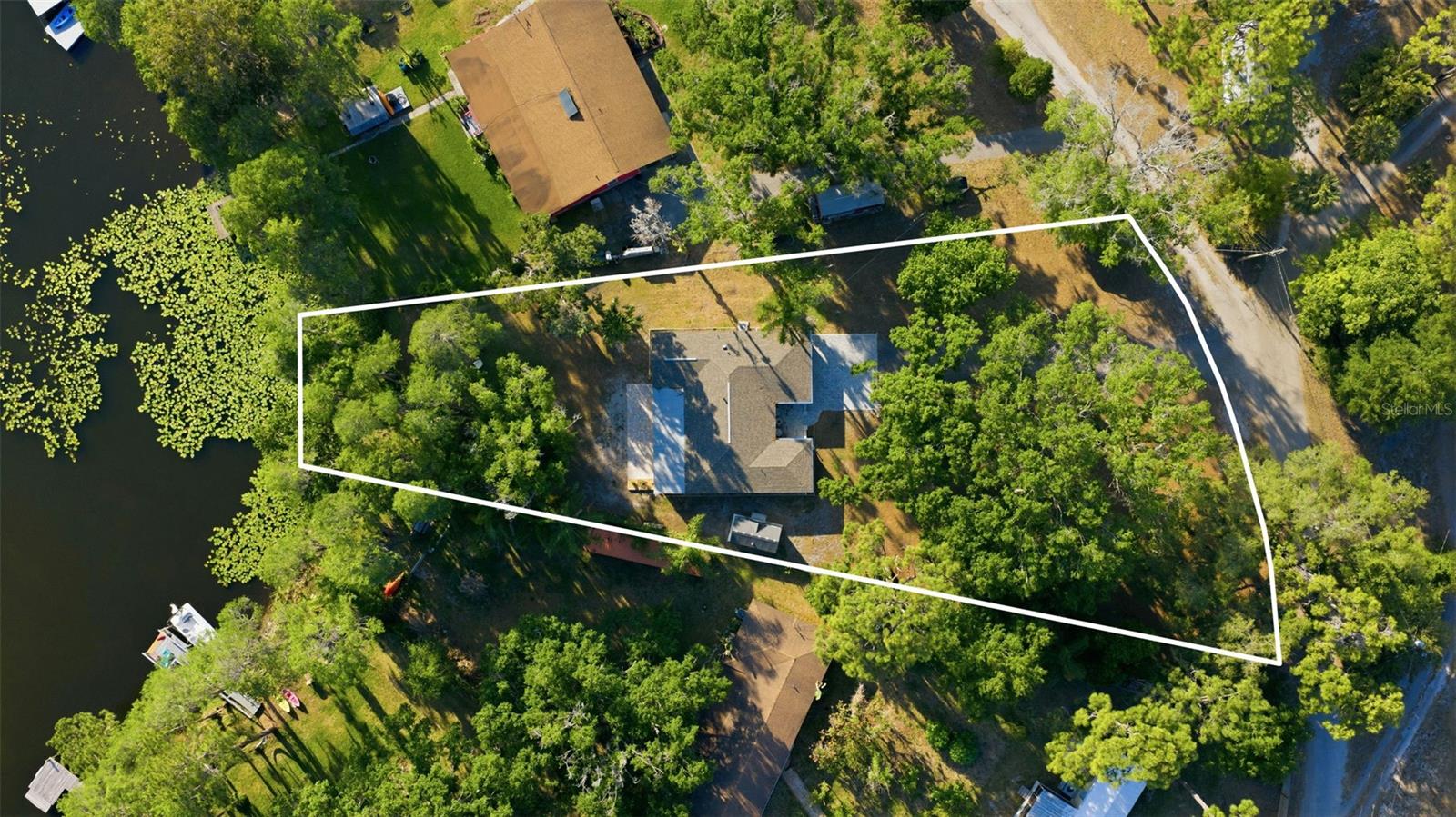 LAKE MINEOLA - Residential