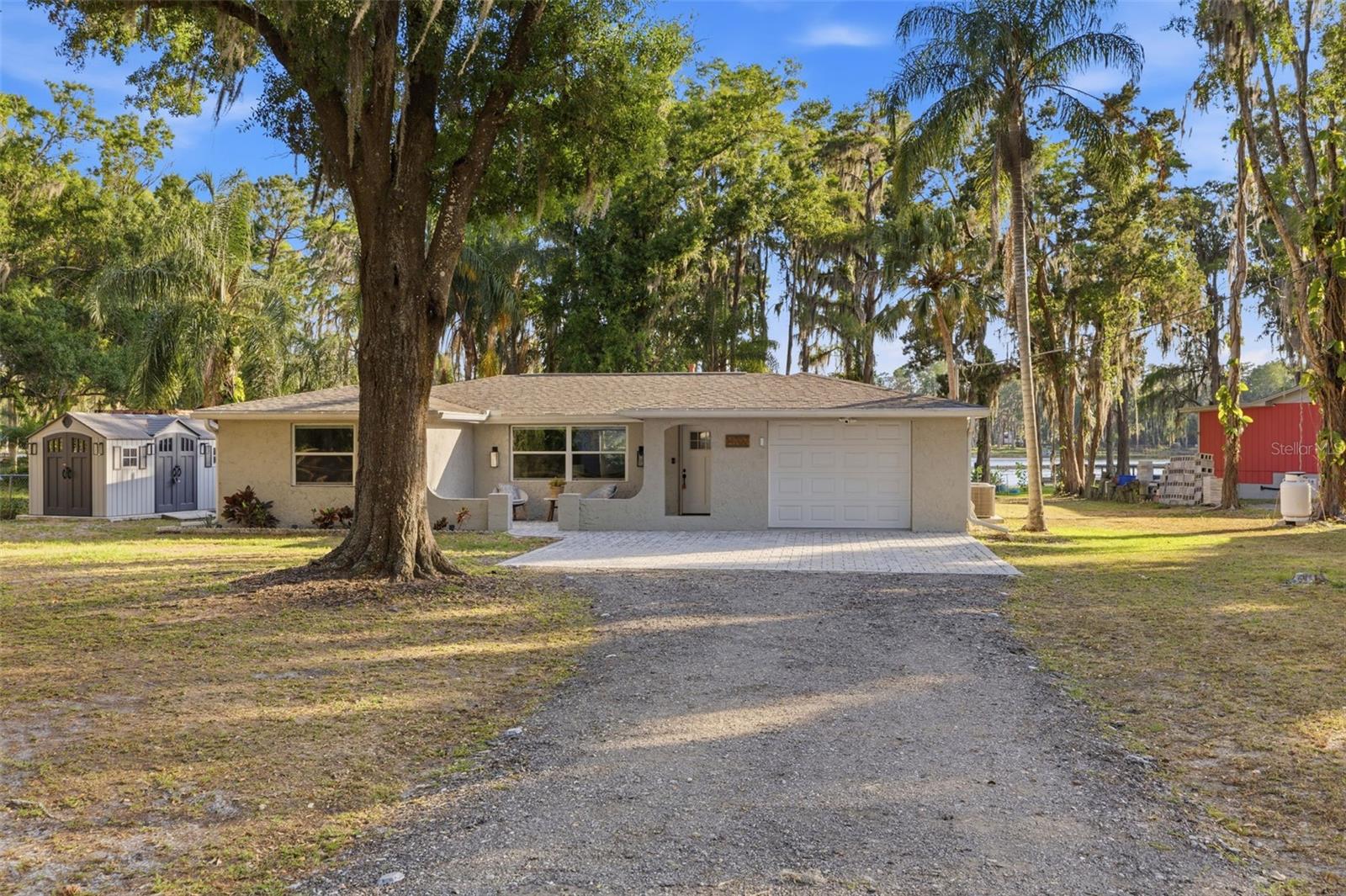 LAKE MINEOLA - Residential