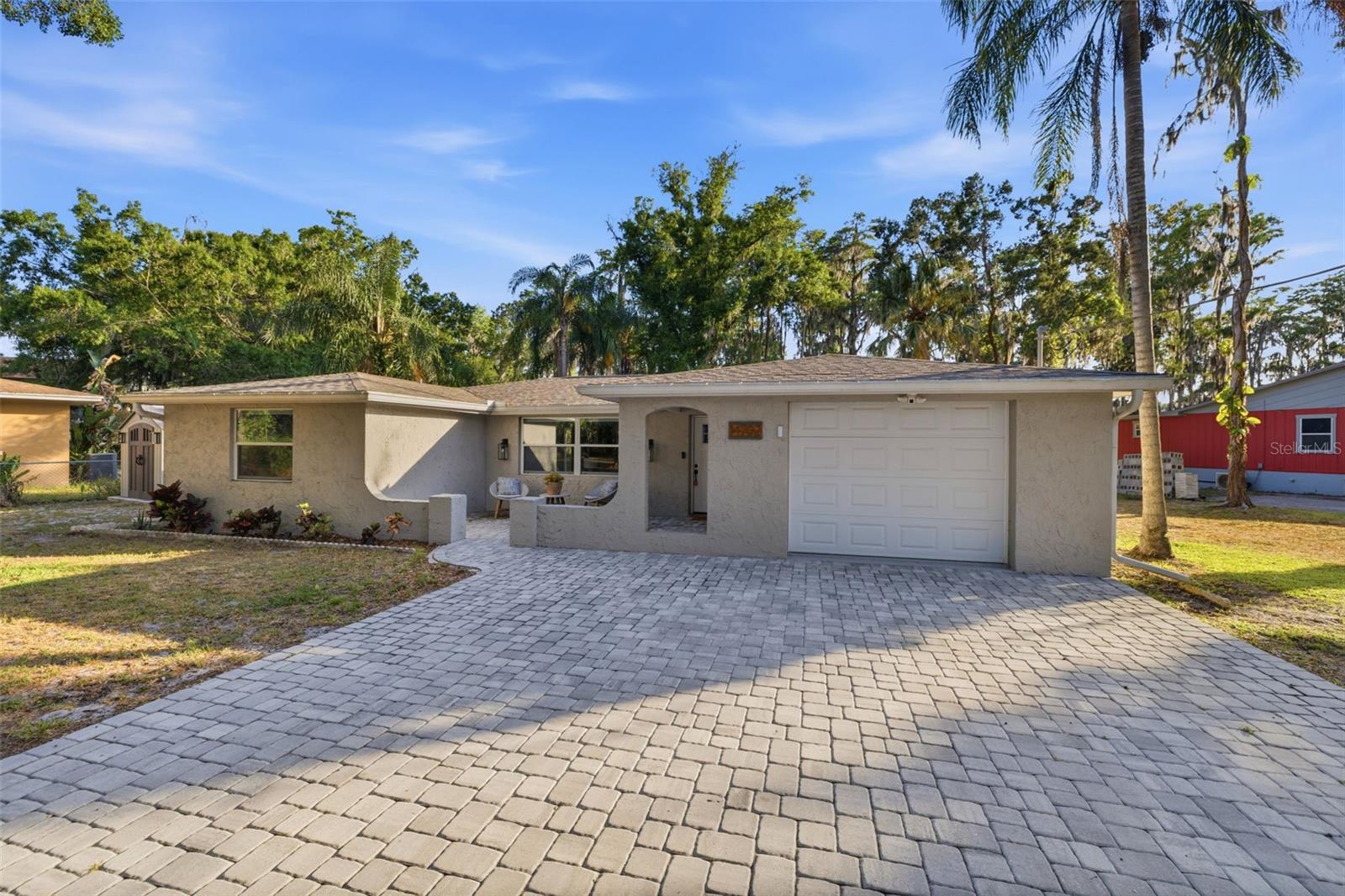 LAKE MINEOLA - Residential