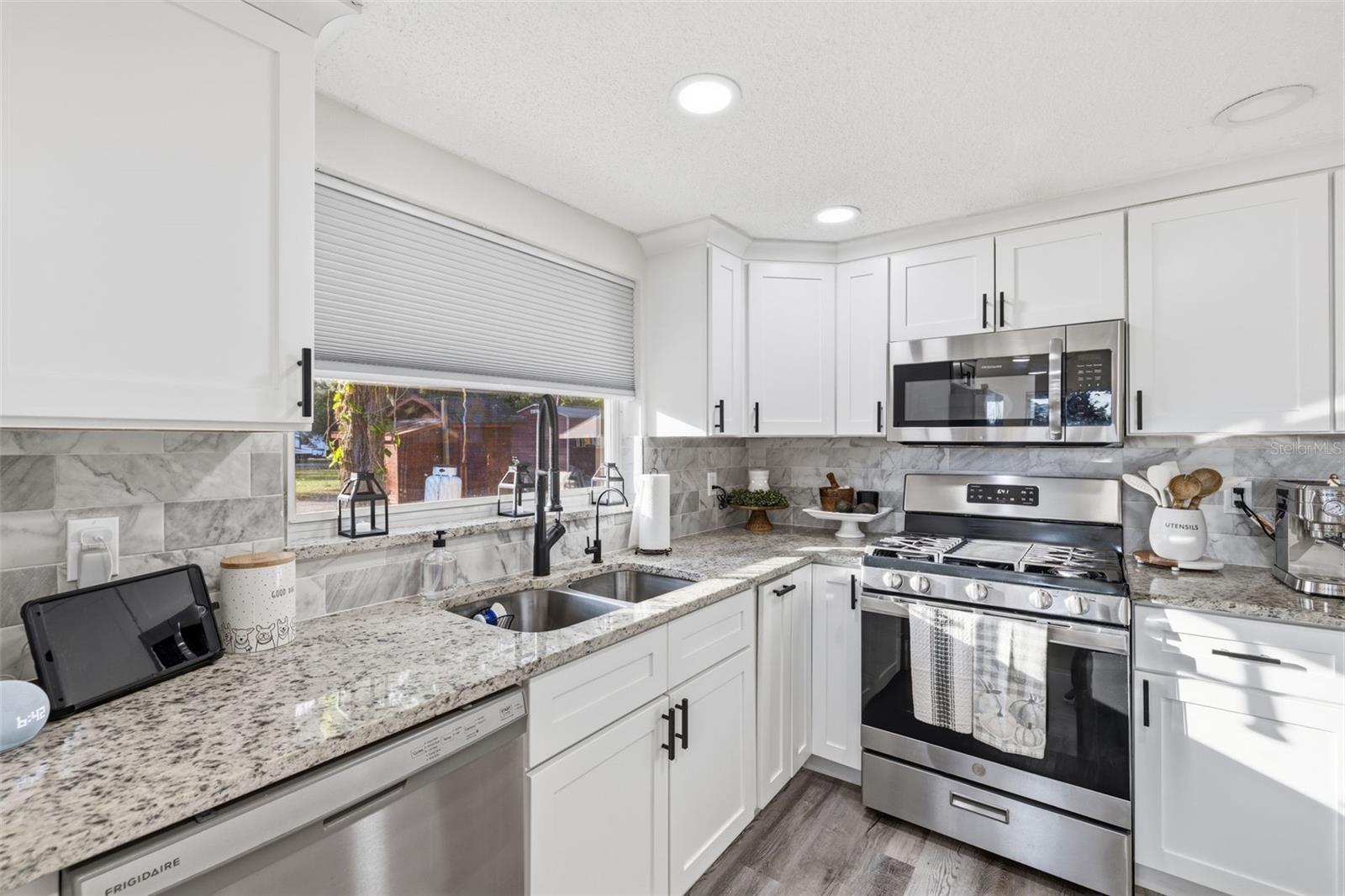 LAKE MINEOLA - Residential