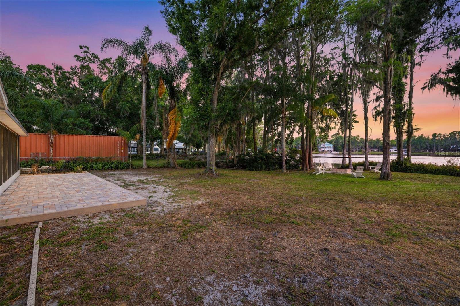 LAKE MINEOLA - Residential