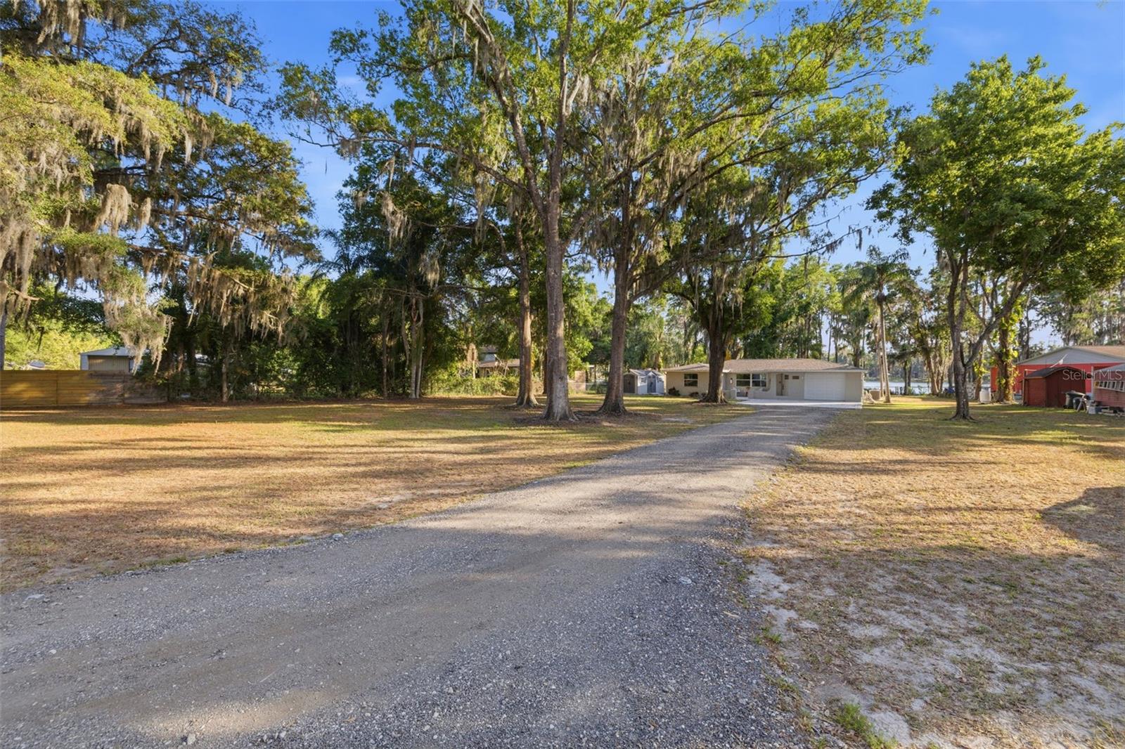 LAKE MINEOLA - Residential