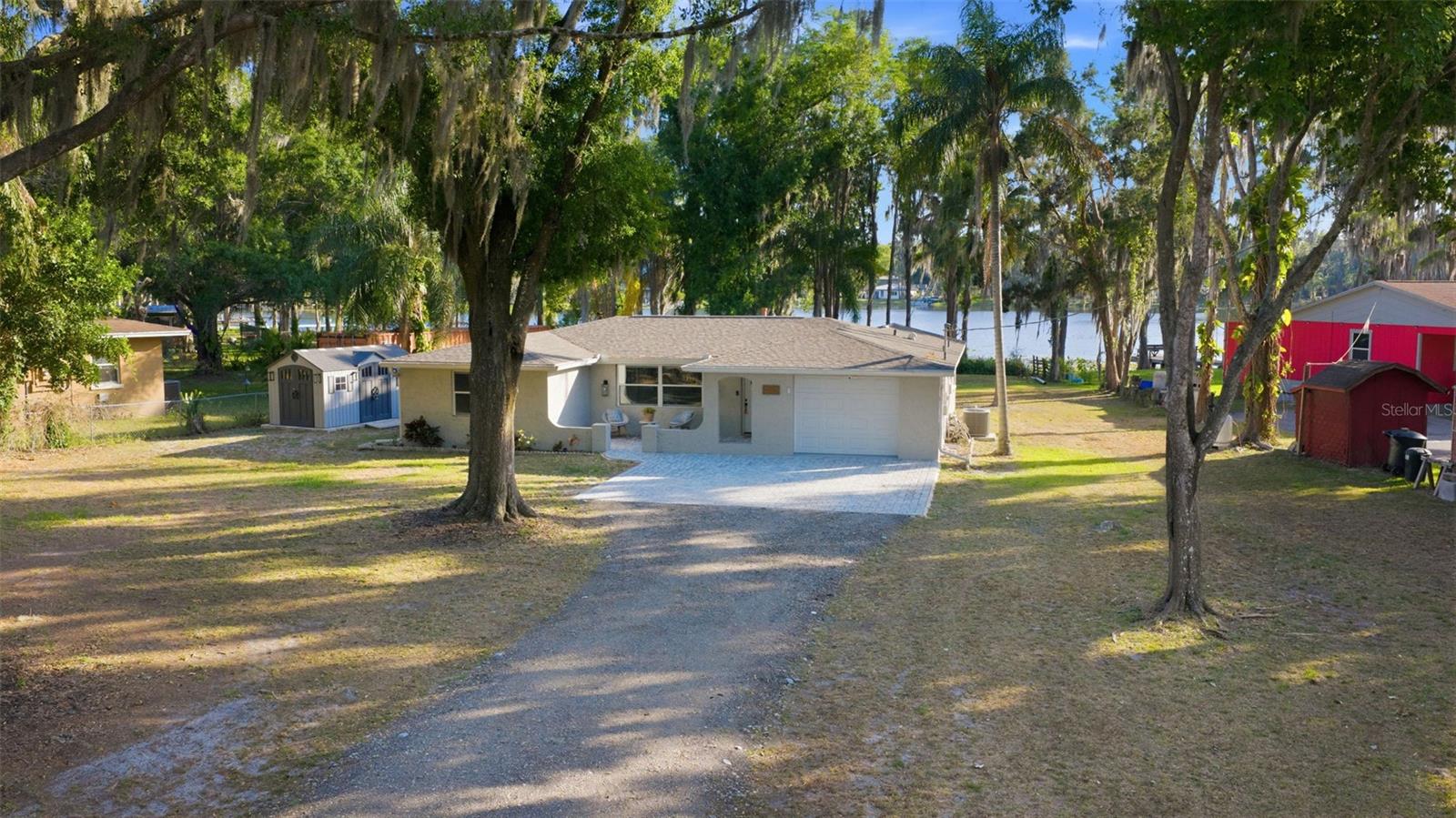 LAKE MINEOLA - Residential