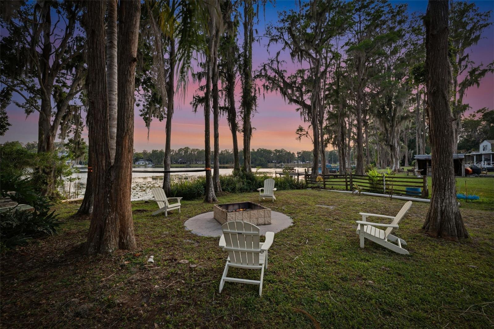 LAKE MINEOLA - Residential