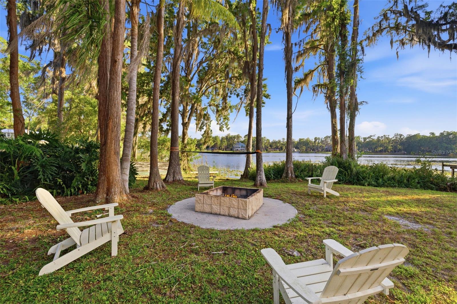 LAKE MINEOLA - Residential