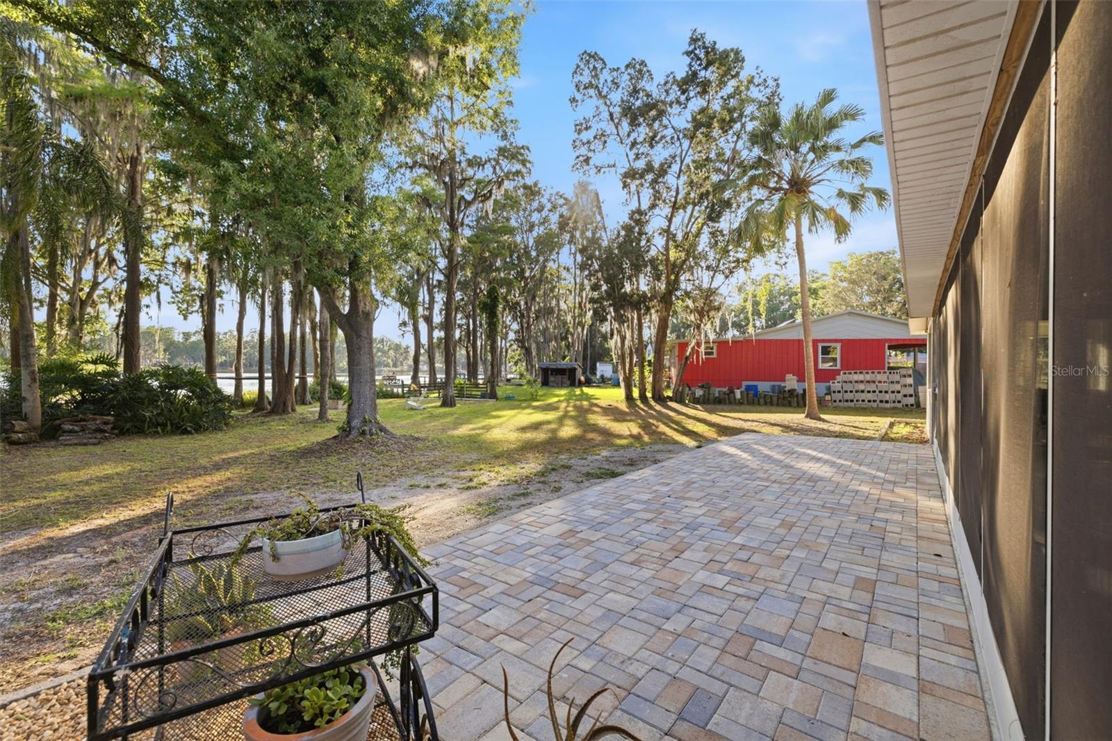 LAKE MINEOLA - Residential