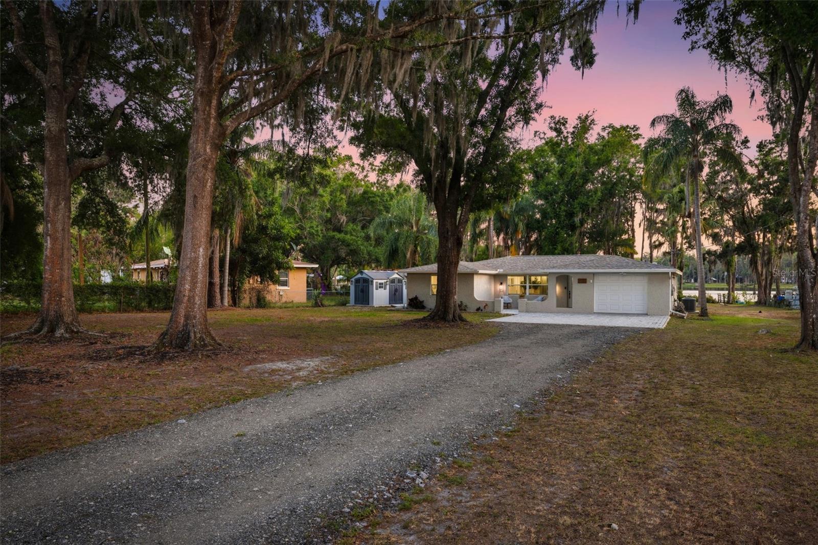 LAKE MINEOLA - Residential