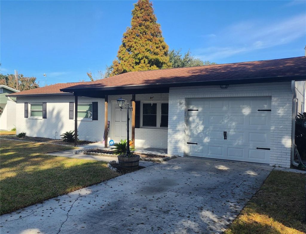 Photo of 319 Faye Circle N, Lakeland, FL 33813 (MLS # TB8451342)
