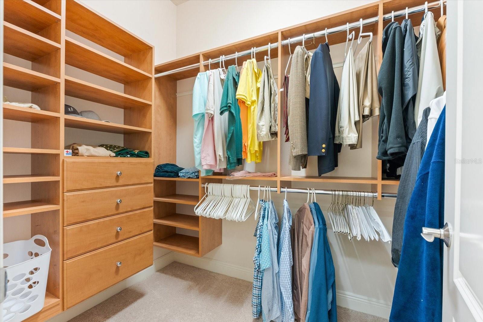 FOUNDERS CLUB - Residential