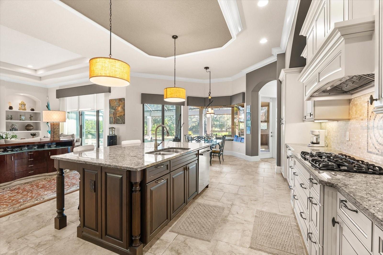 FOUNDERS CLUB - Residential