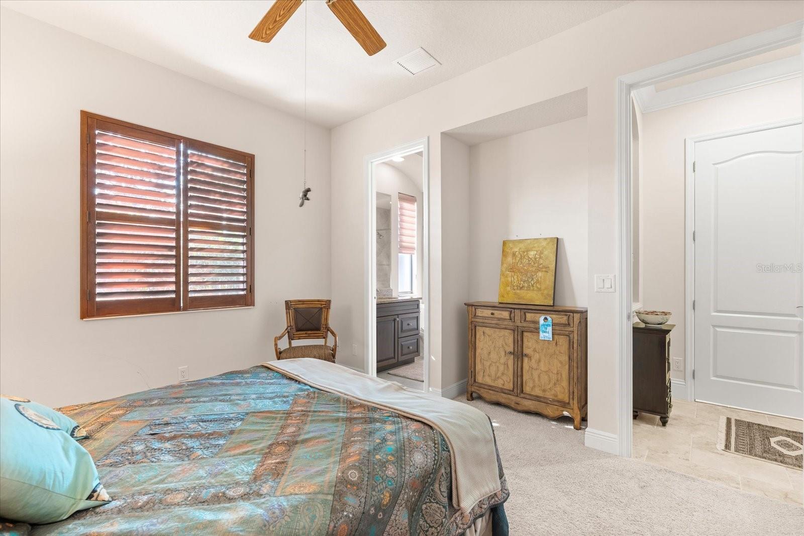 FOUNDERS CLUB - Residential