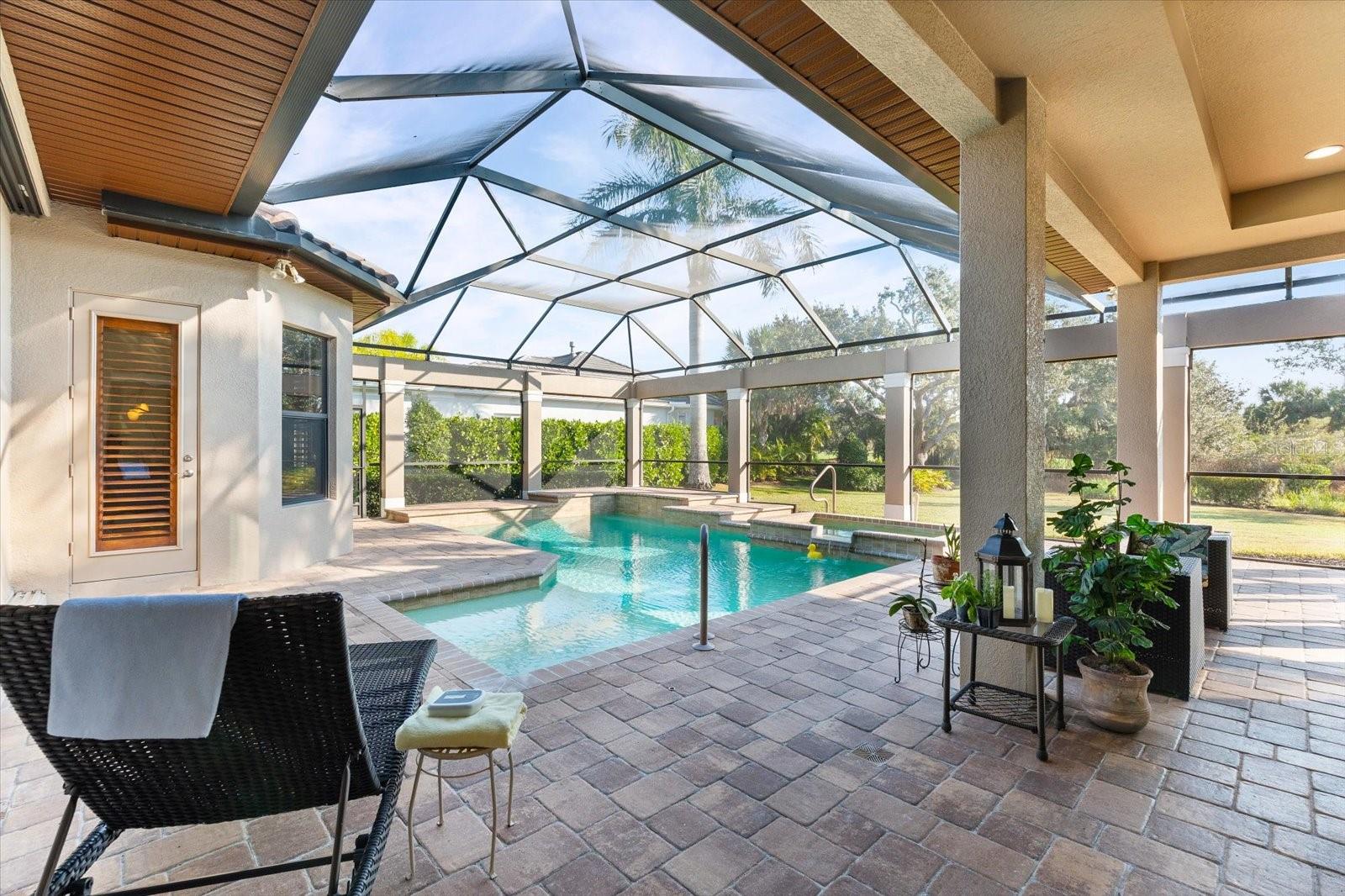 FOUNDERS CLUB - Residential