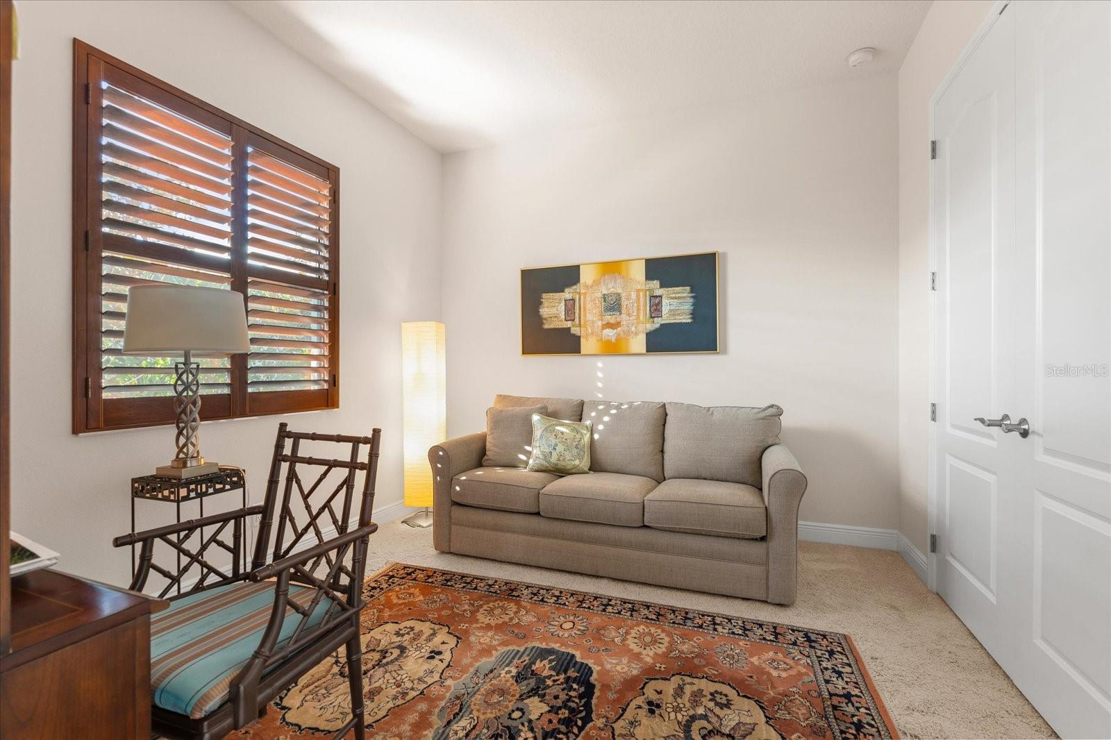 FOUNDERS CLUB - Residential