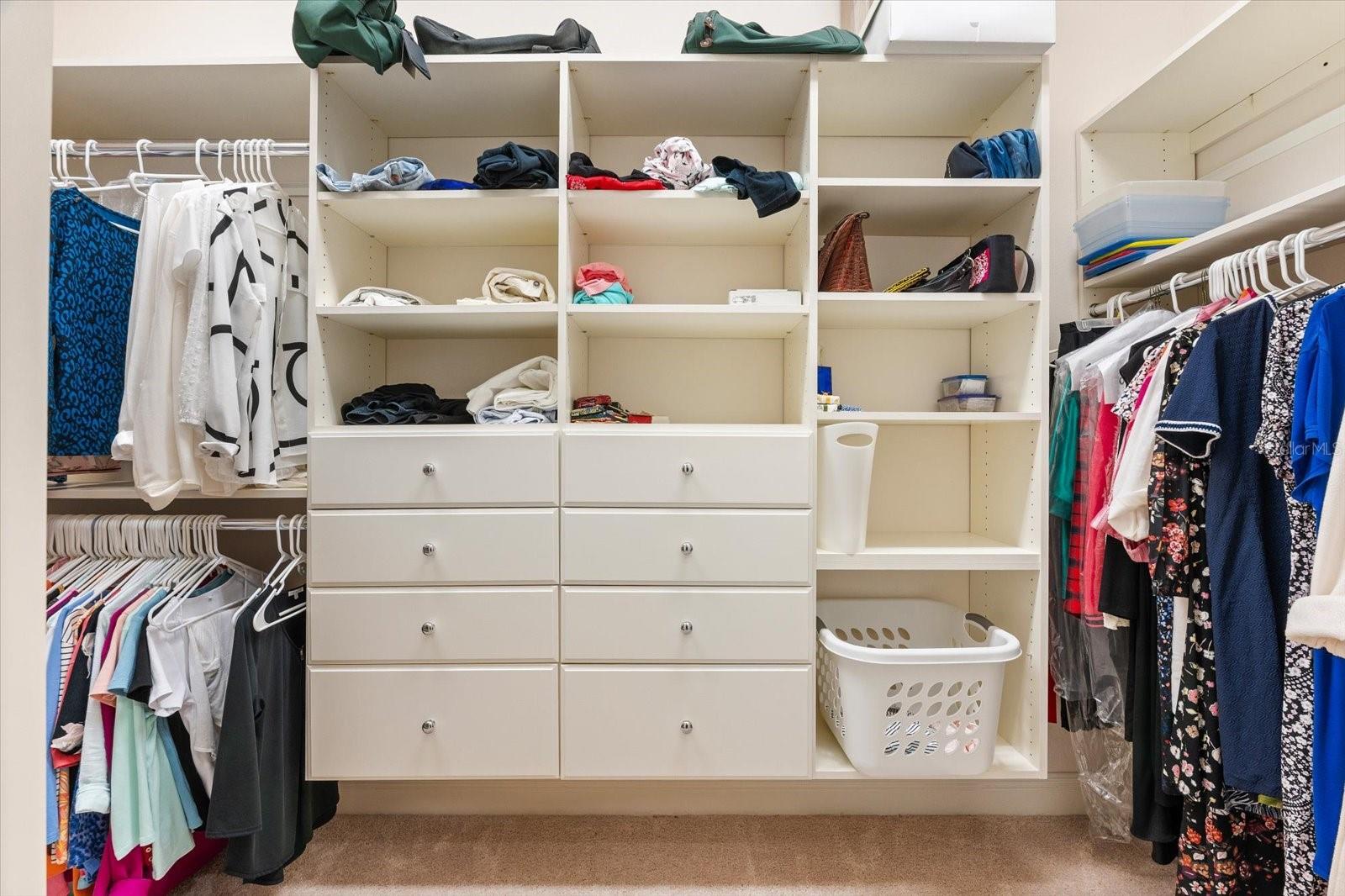 FOUNDERS CLUB - Residential