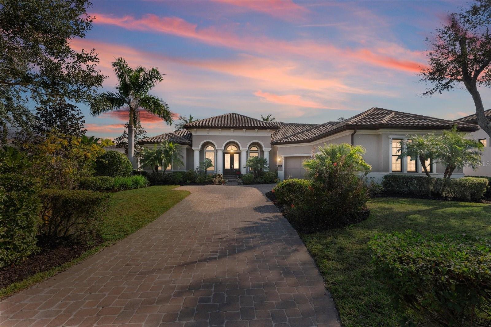 FOUNDERS CLUB - Residential