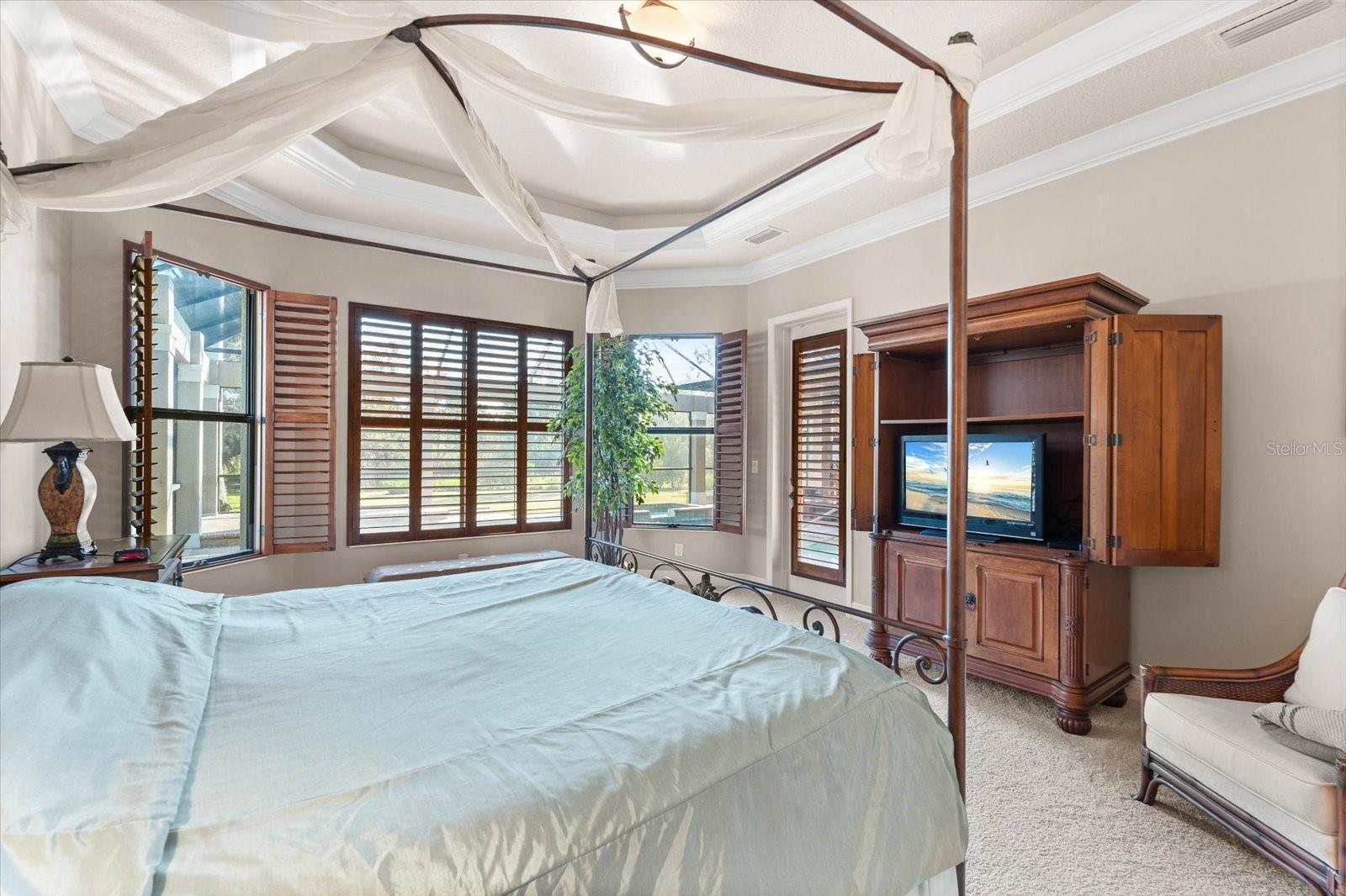 FOUNDERS CLUB - Residential