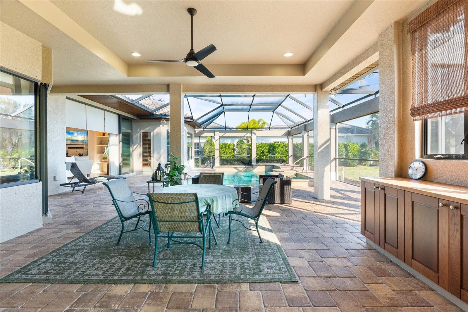 FOUNDERS CLUB - Residential