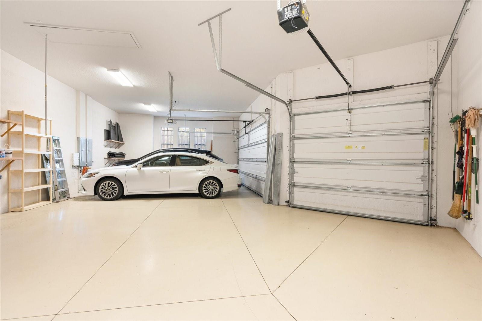 FOUNDERS CLUB - Residential