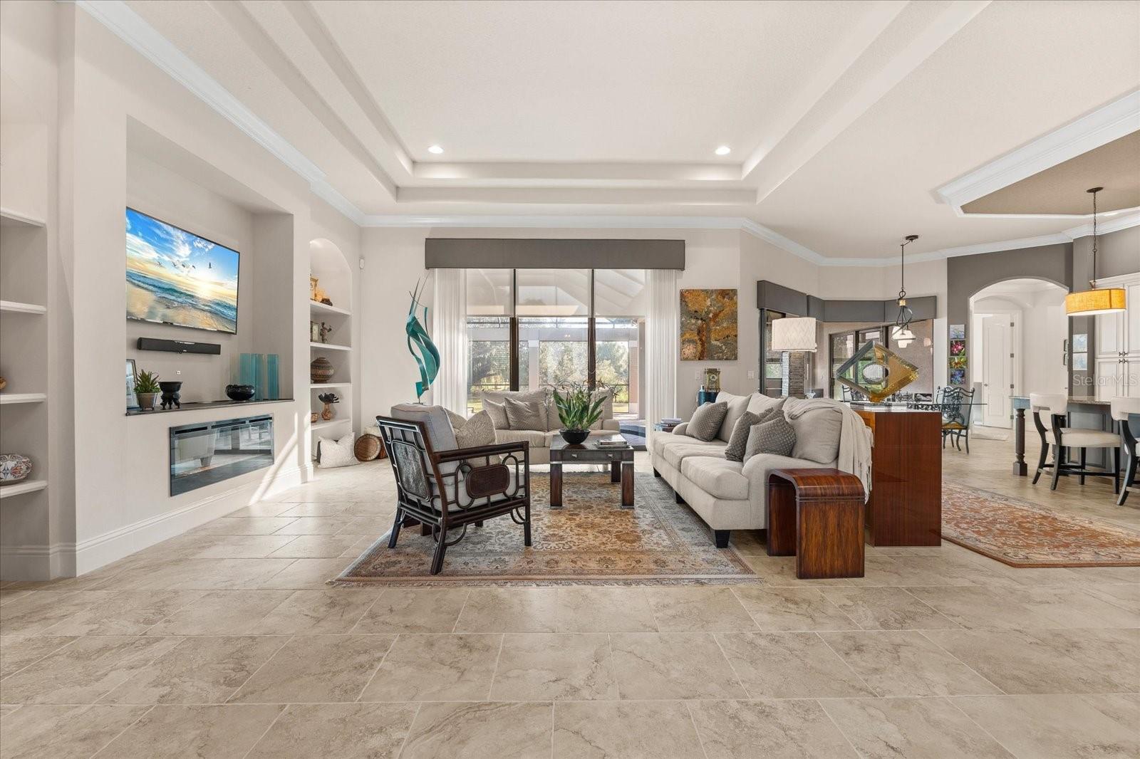 FOUNDERS CLUB - Residential