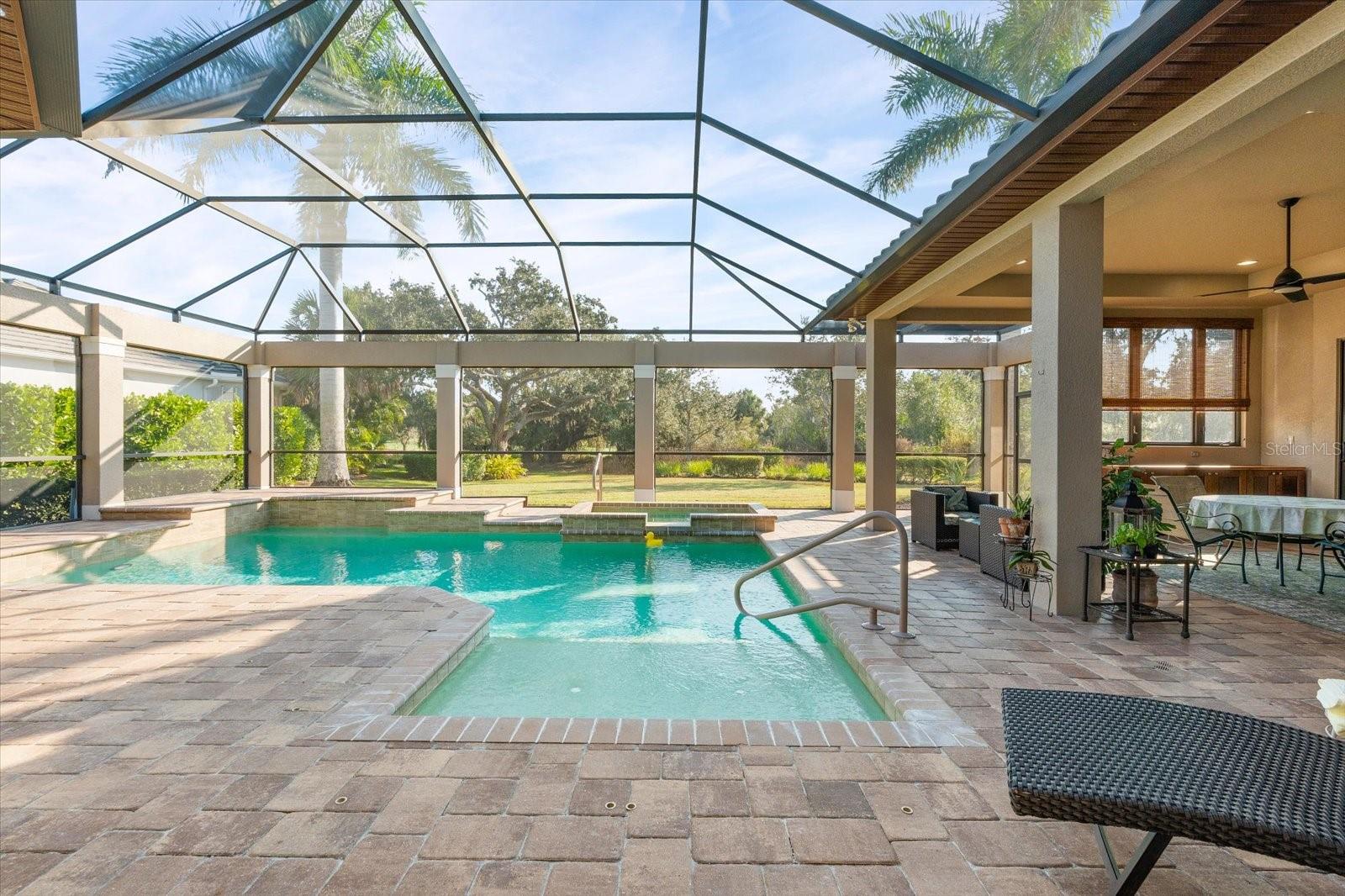 FOUNDERS CLUB - Residential