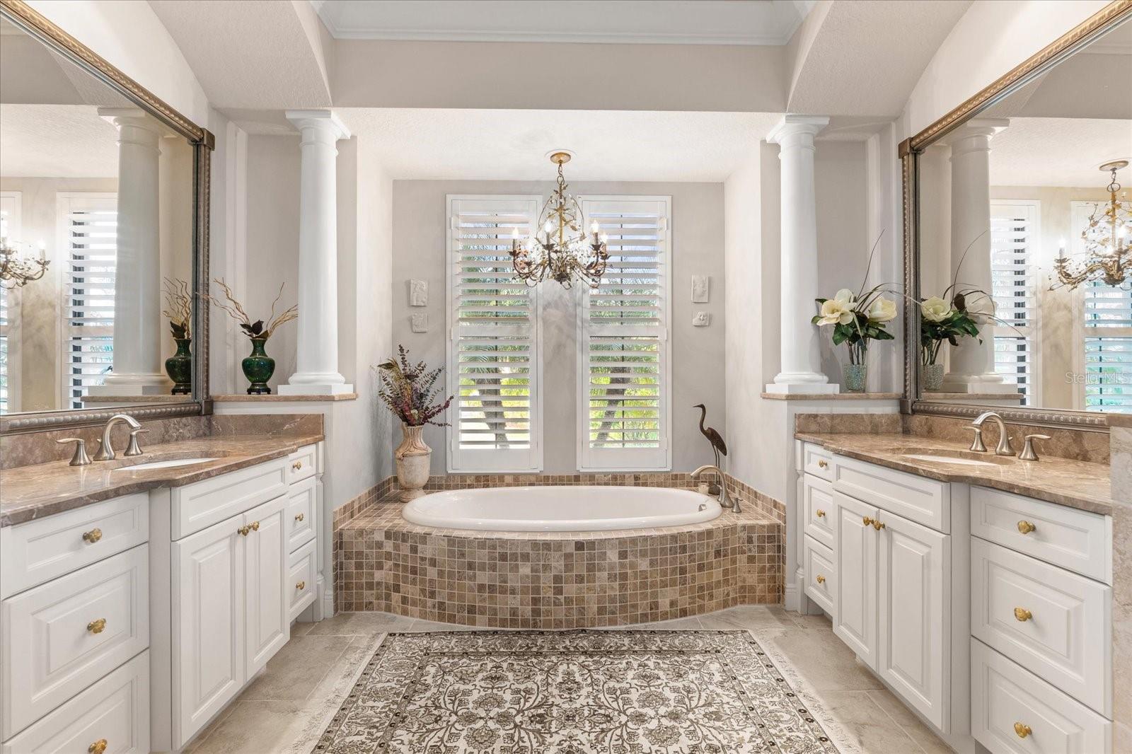 FOUNDERS CLUB - Residential