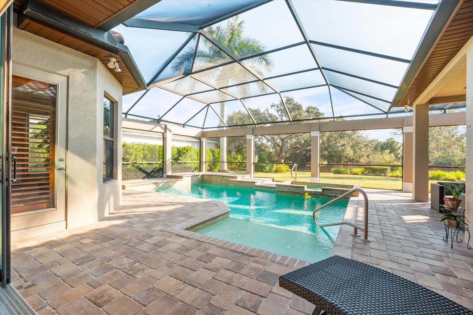 FOUNDERS CLUB - Residential