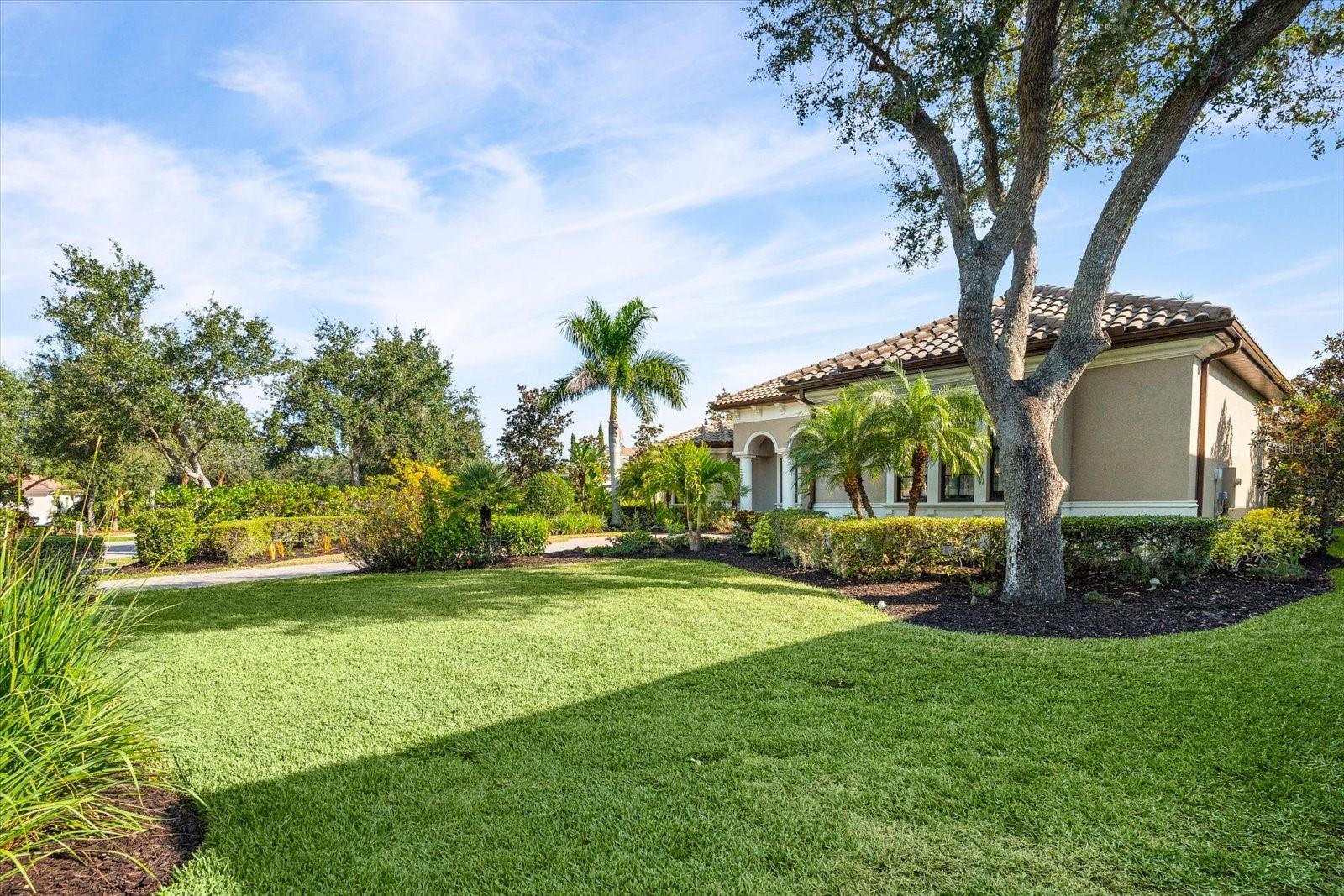 FOUNDERS CLUB - Residential