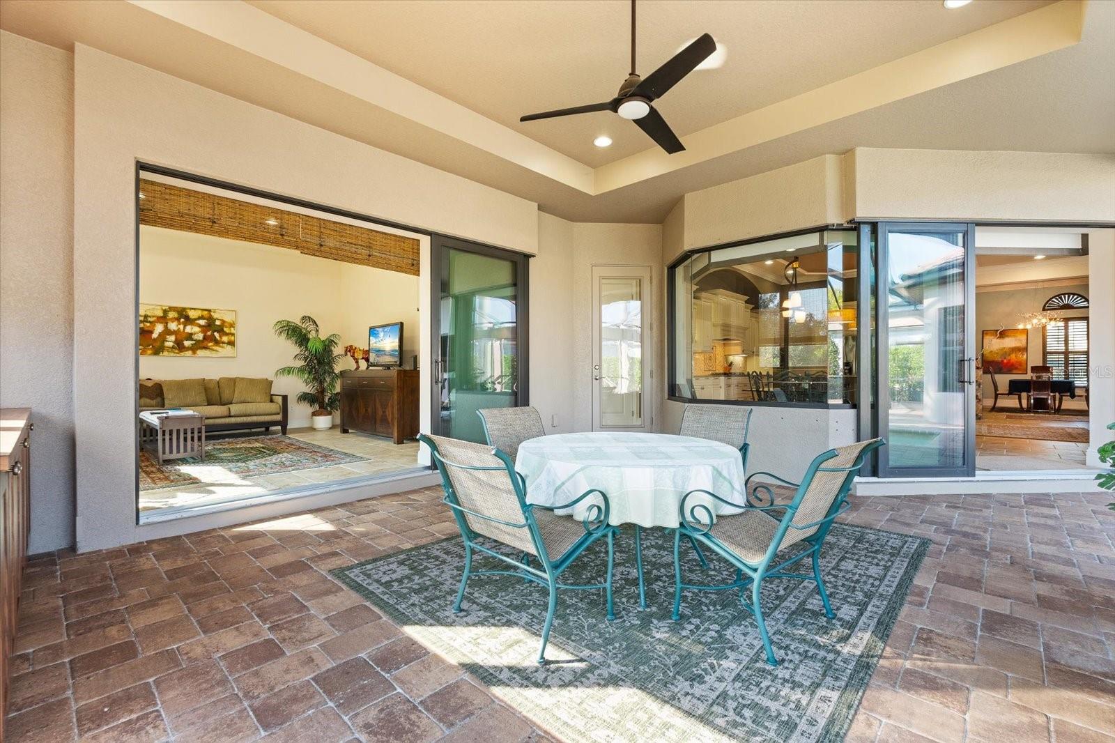 FOUNDERS CLUB - Residential