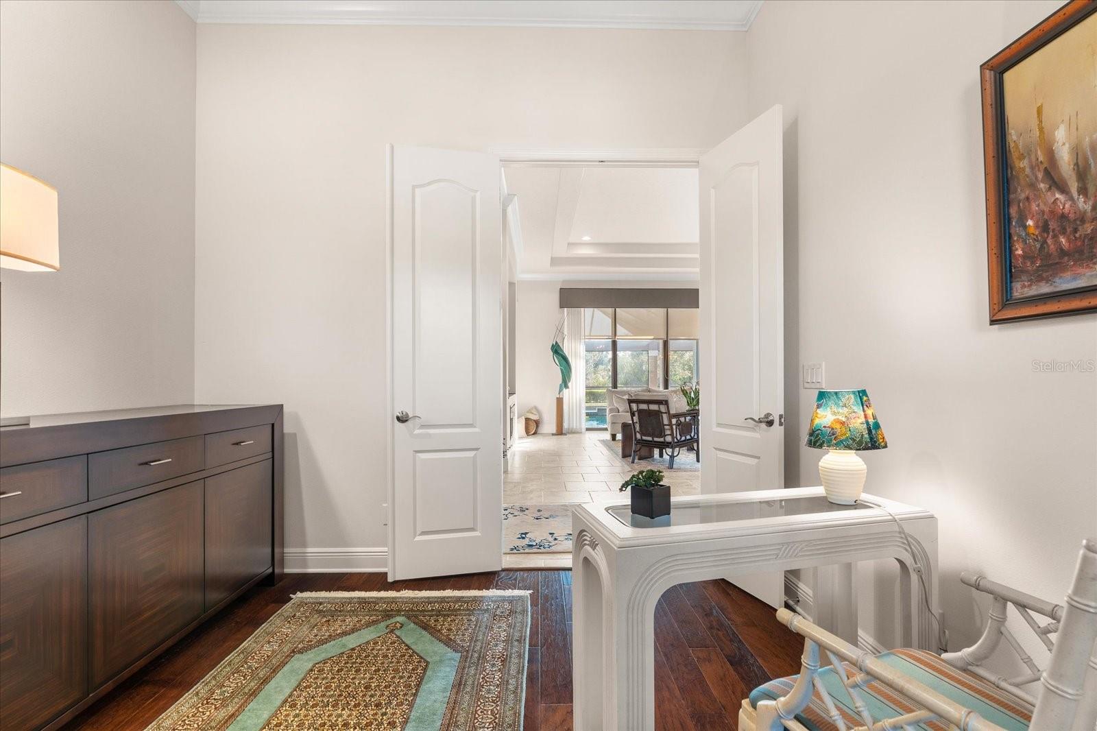 FOUNDERS CLUB - Residential