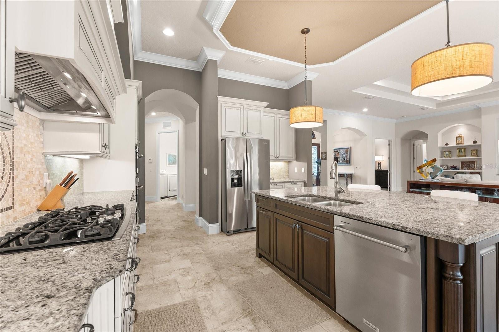 FOUNDERS CLUB - Residential