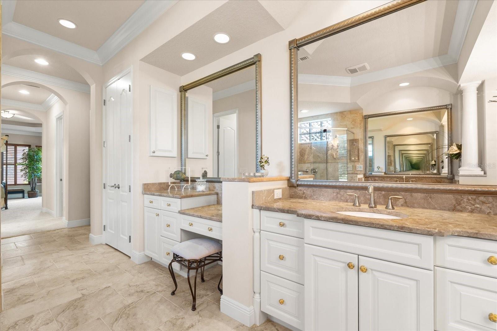 FOUNDERS CLUB - Residential