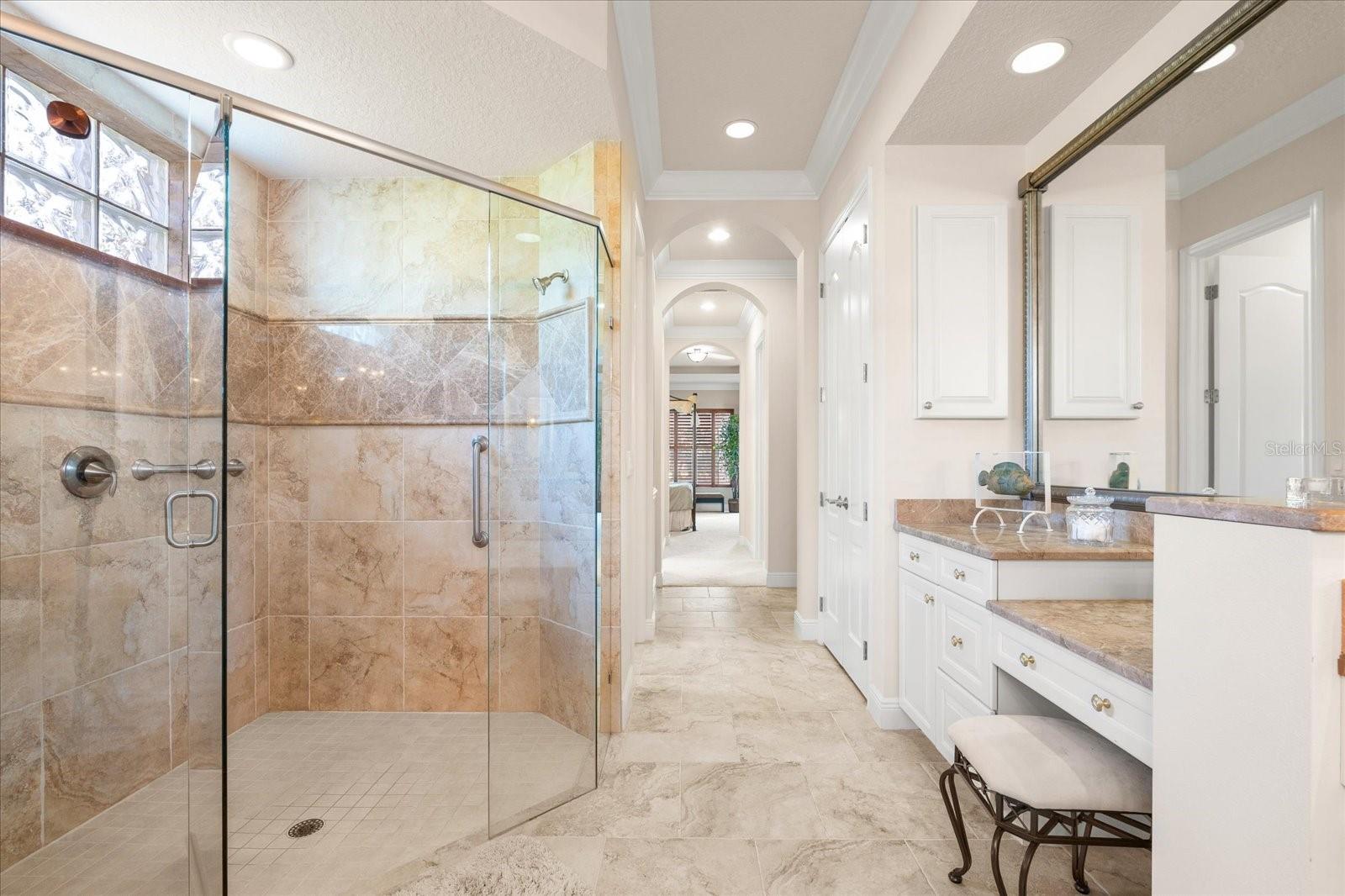 FOUNDERS CLUB - Residential