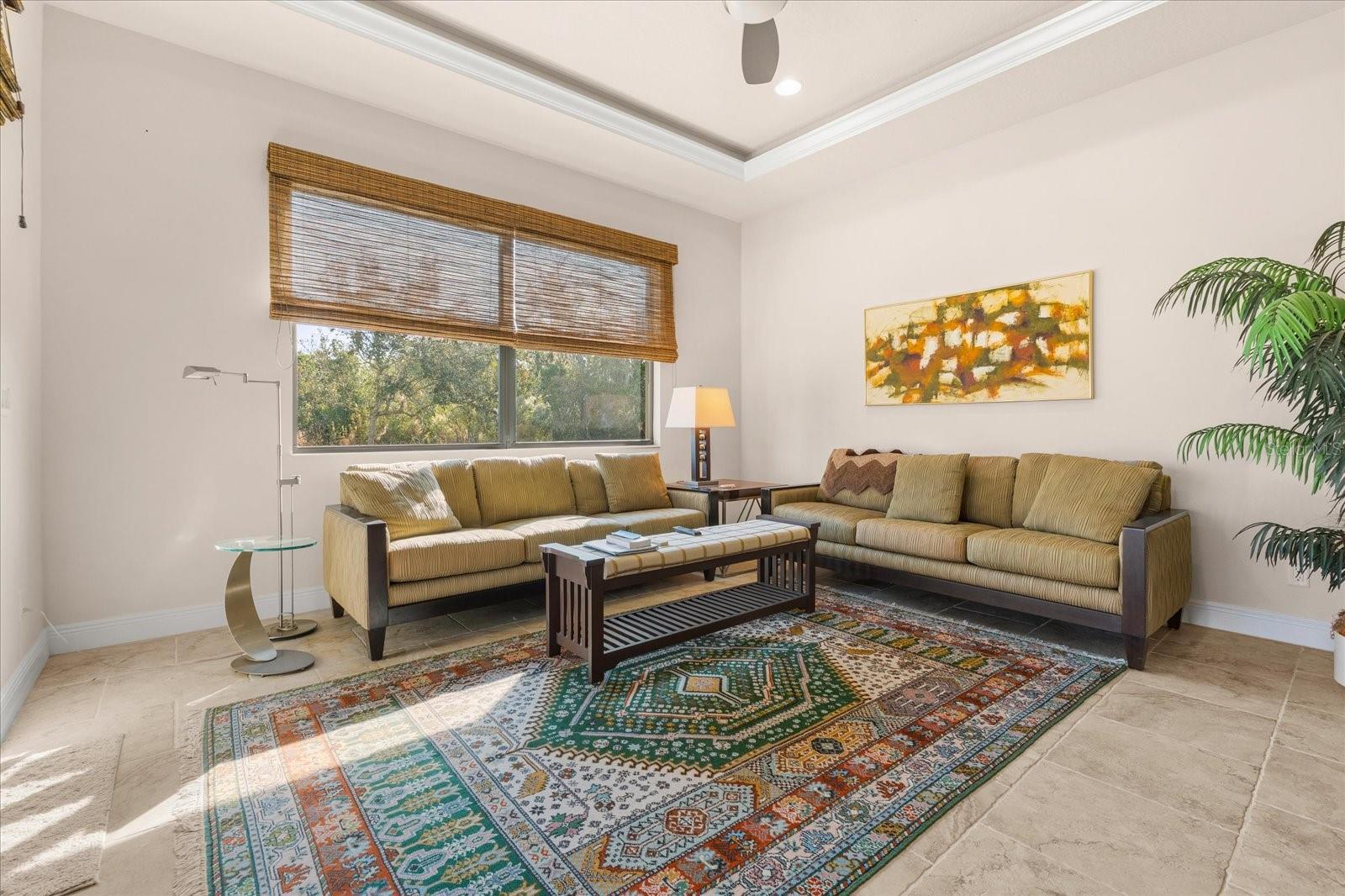 FOUNDERS CLUB - Residential