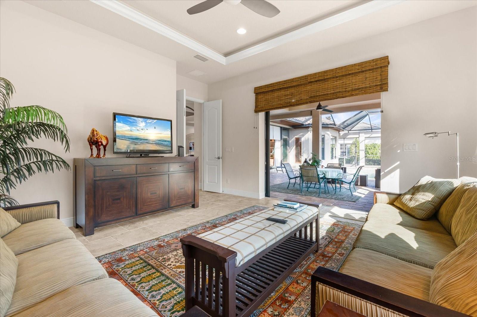 FOUNDERS CLUB - Residential