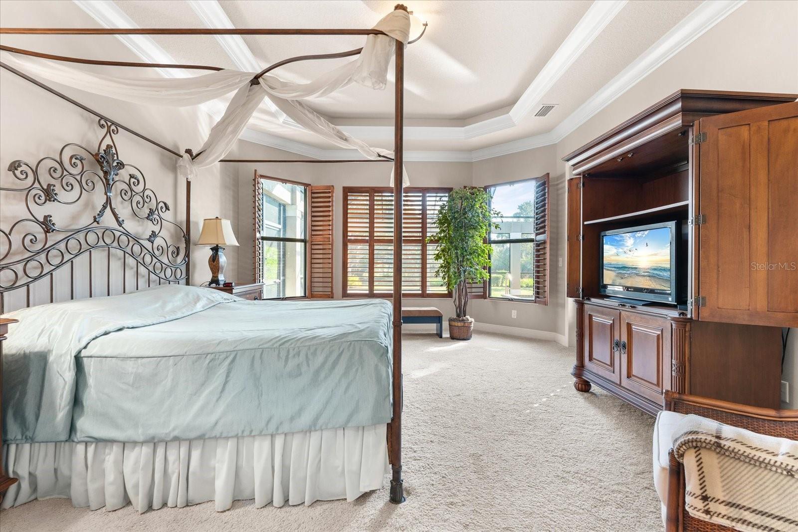 FOUNDERS CLUB - Residential