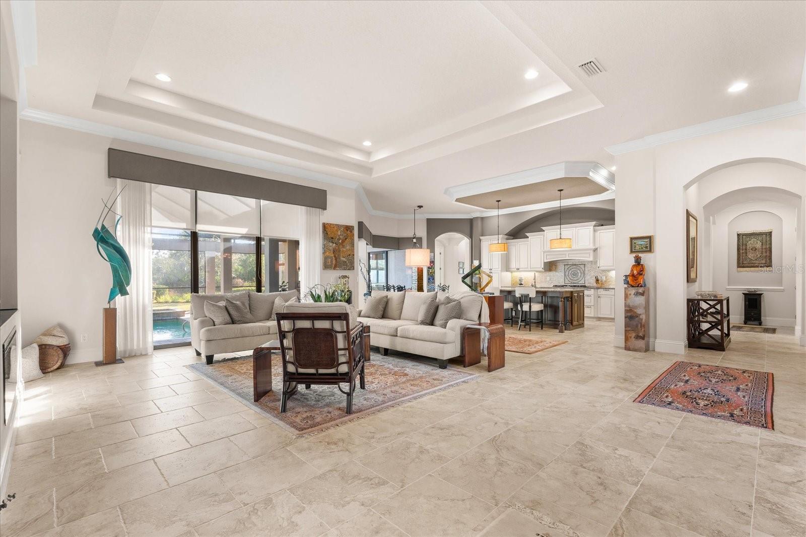 FOUNDERS CLUB - Residential