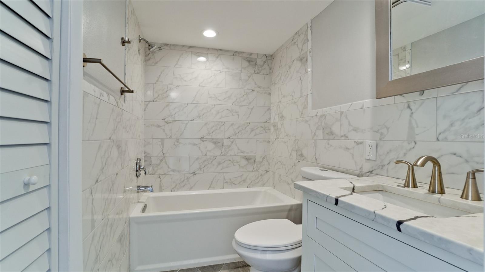 WHITNEY BEACH - Residential