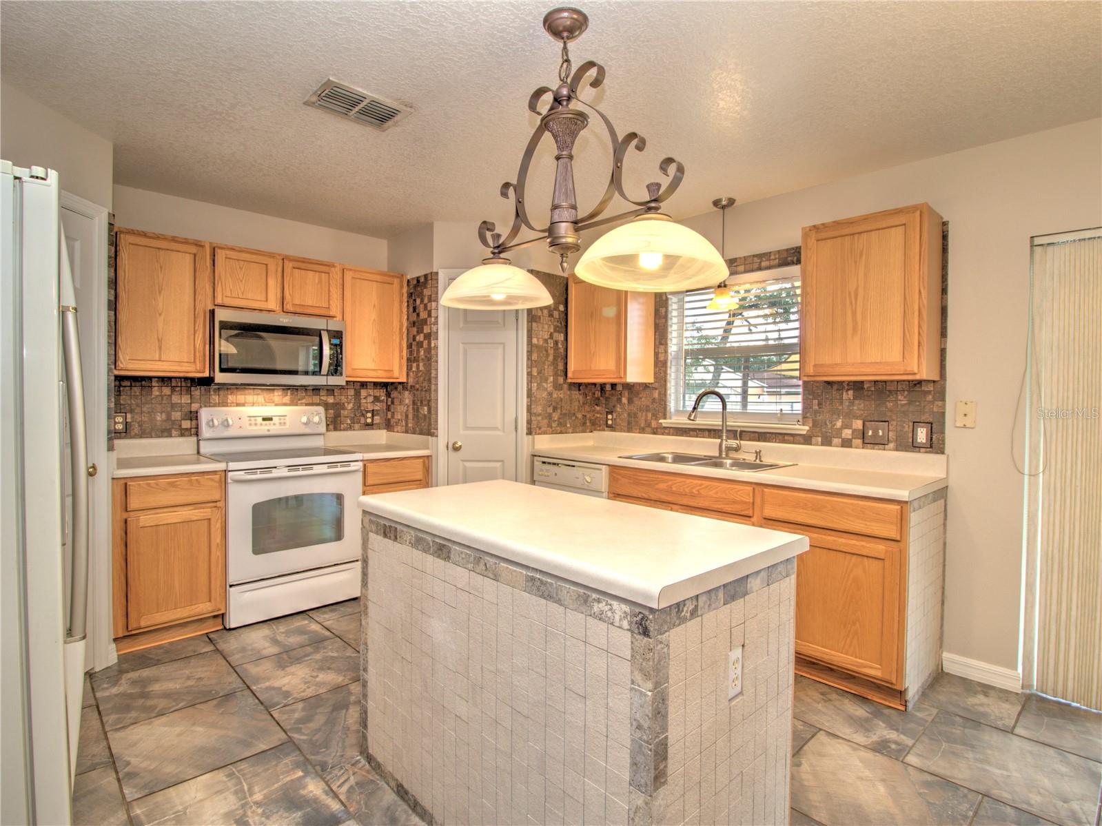 SILVER SPRINGS SHORES - Residential