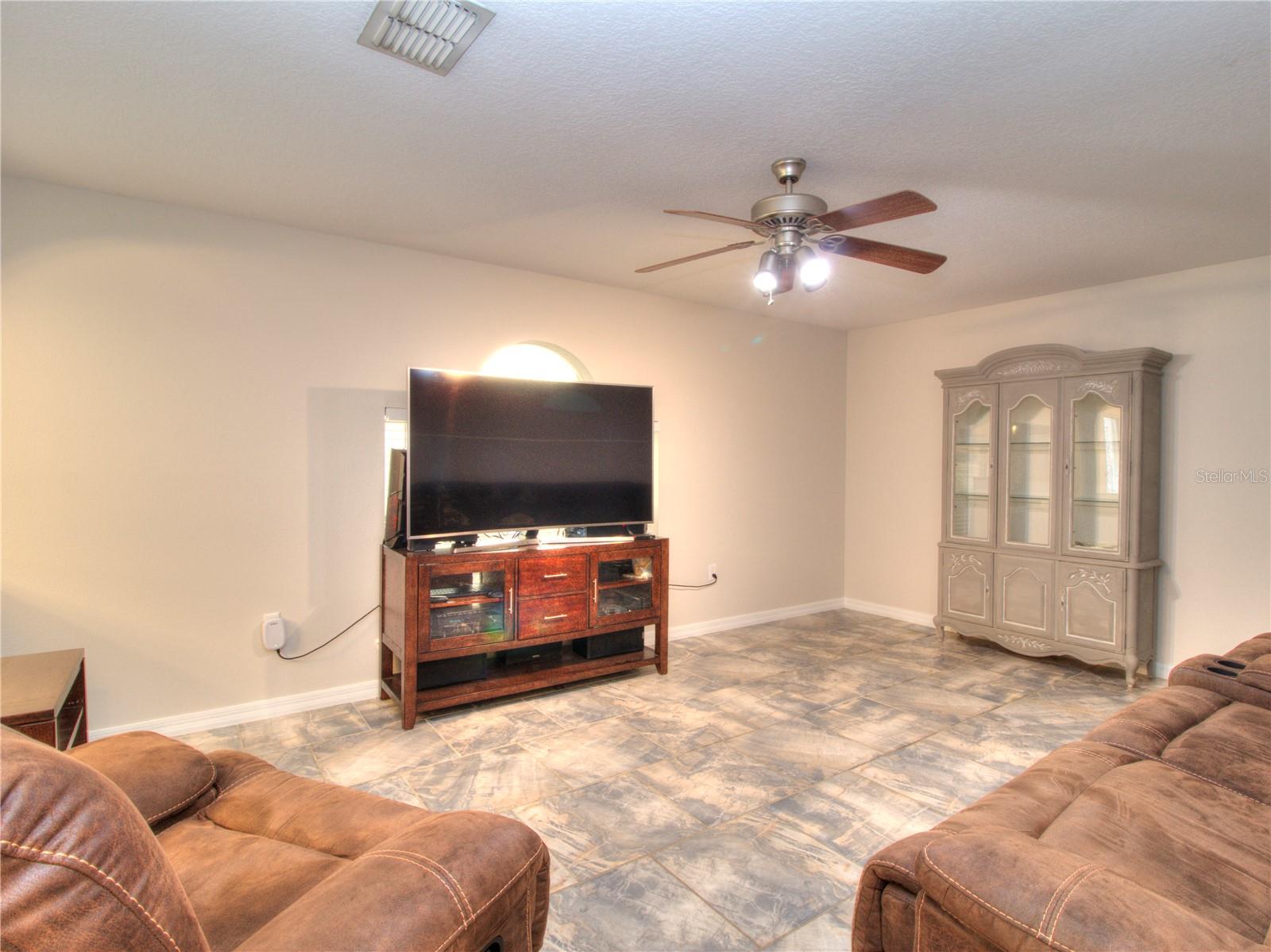 SILVER SPRINGS SHORES - Residential