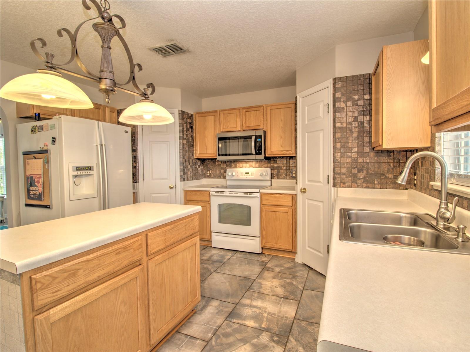 SILVER SPRINGS SHORES - Residential