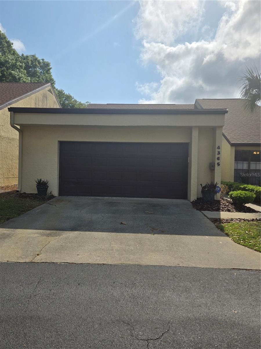 4365 CREEKWOOD LANE 4365