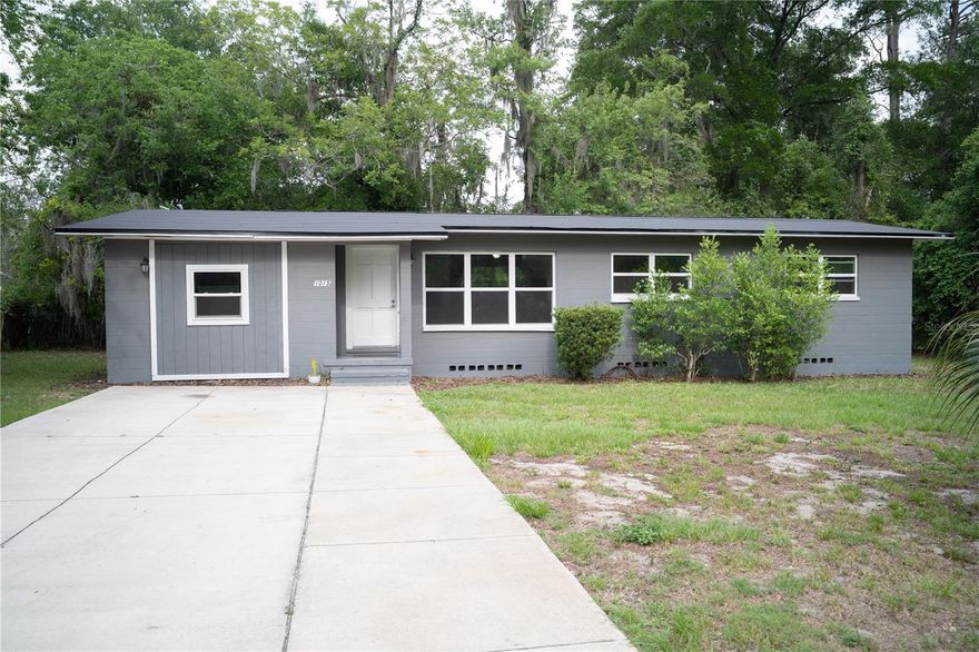 Charming and spacious 3-bedroom, 1-bath home ideally located in one of Gainesville’s most convenient areas! This property features a large lot with plenty of room to enjoy and entertain guests, or create your own backyard retreat. Inside, you’ll find a comfortable floor plan with generous living space and a welcoming atmosphere throughout.