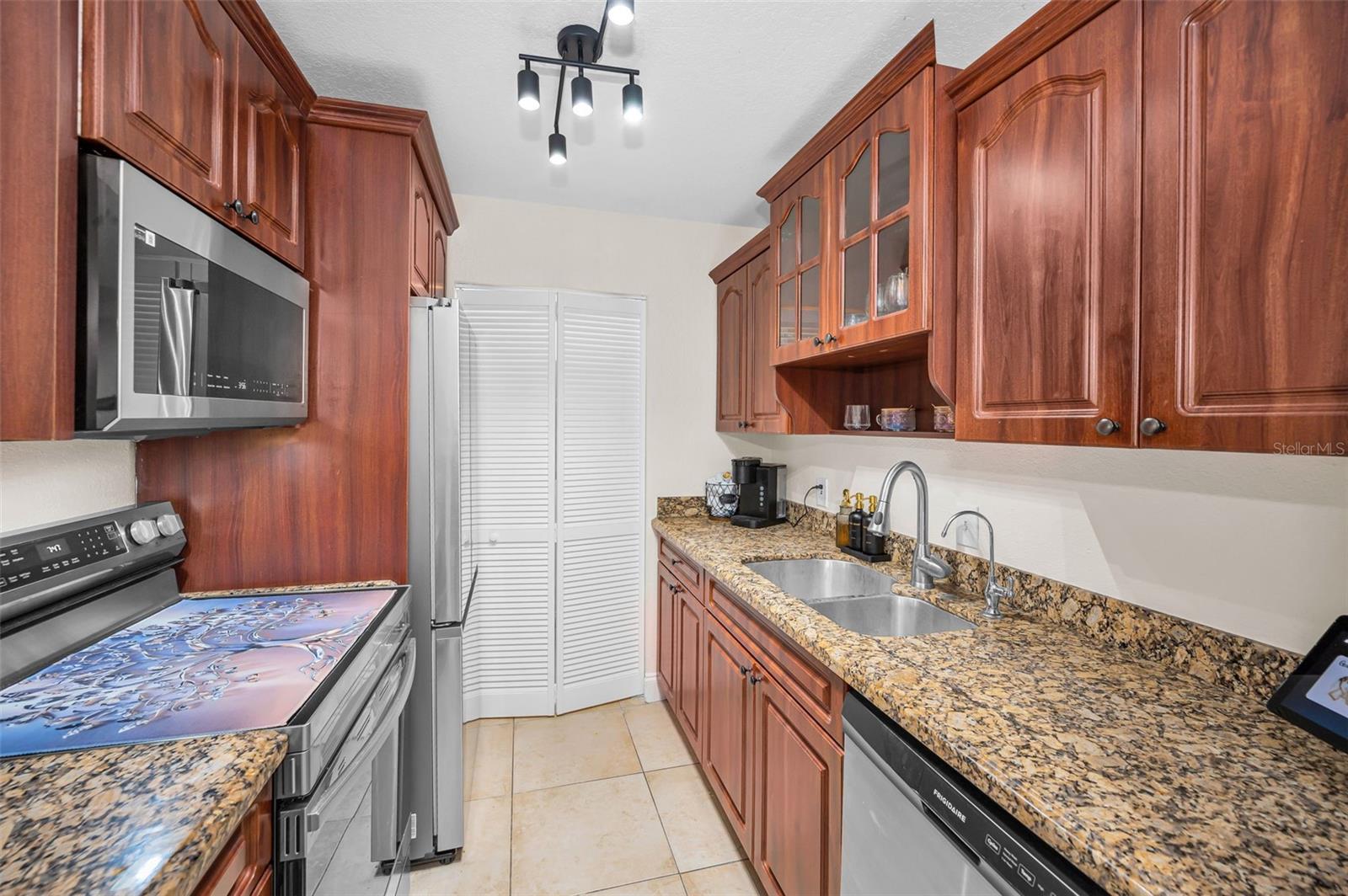 HARBOR CLUB CONDO - Residential