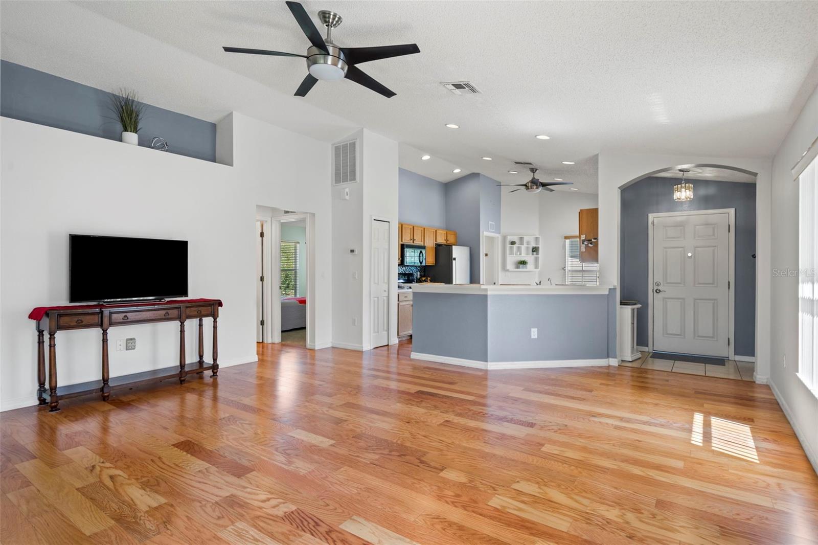 WELLINGTON AT SEVEN HILLS PH5D - Residential