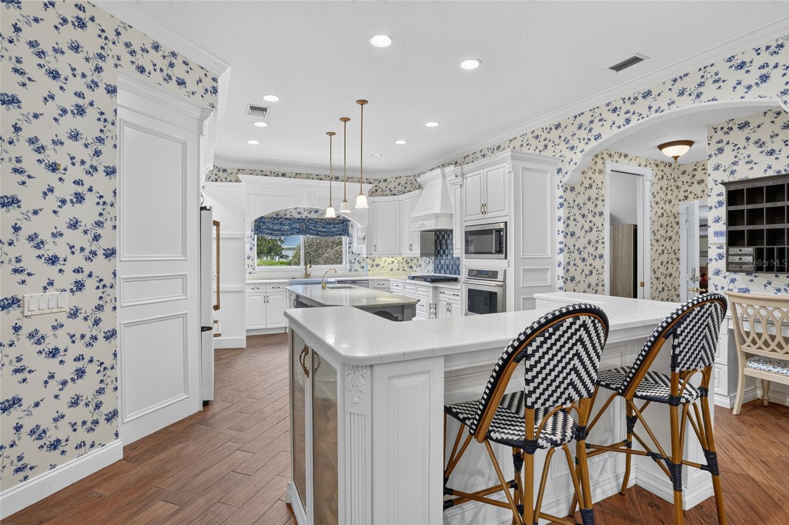9480 WATERFORD OAKS DRIVE