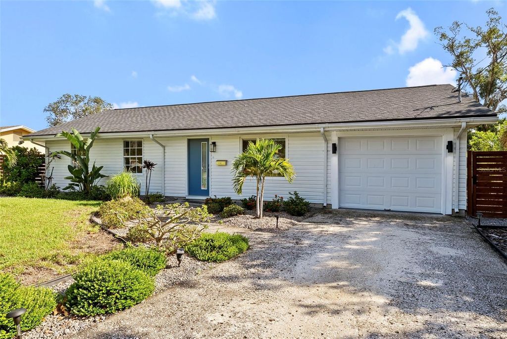Photo of 1110 Asturia Way S, St Petersburg, FL 33705 (MLS # TB8435817)