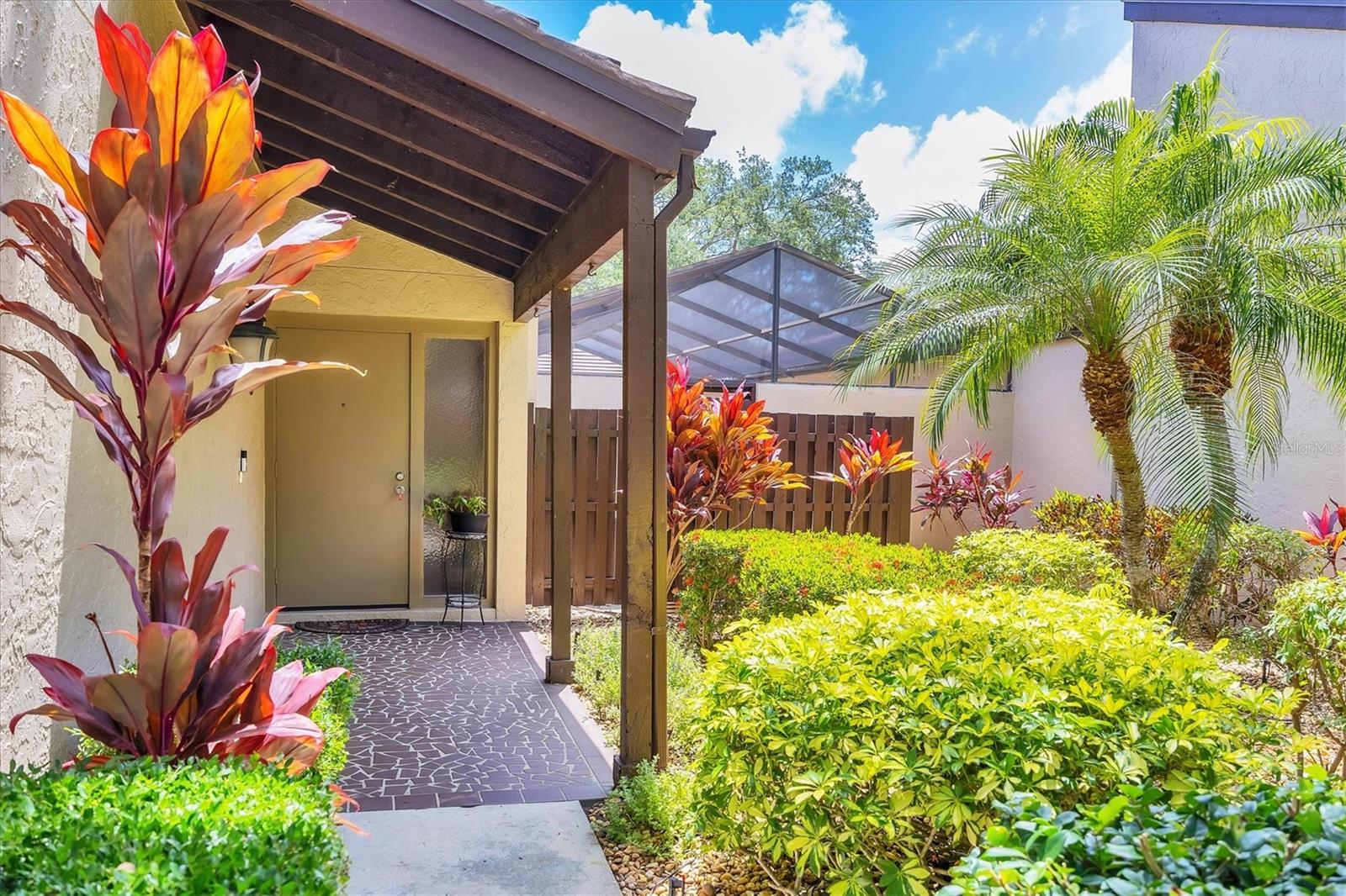 3914 GLEN OAKS MANOR DRIVE