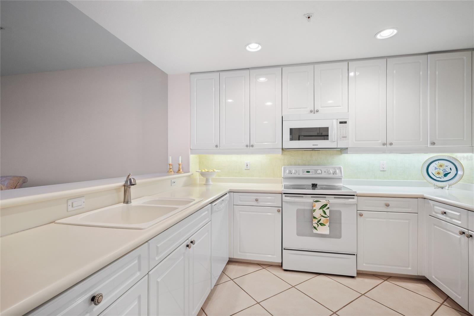 BAYPOINTE VISTA 1 - Residential