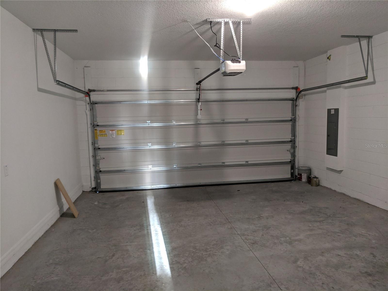 ARBORS/MDW WOODS - Residential Lease