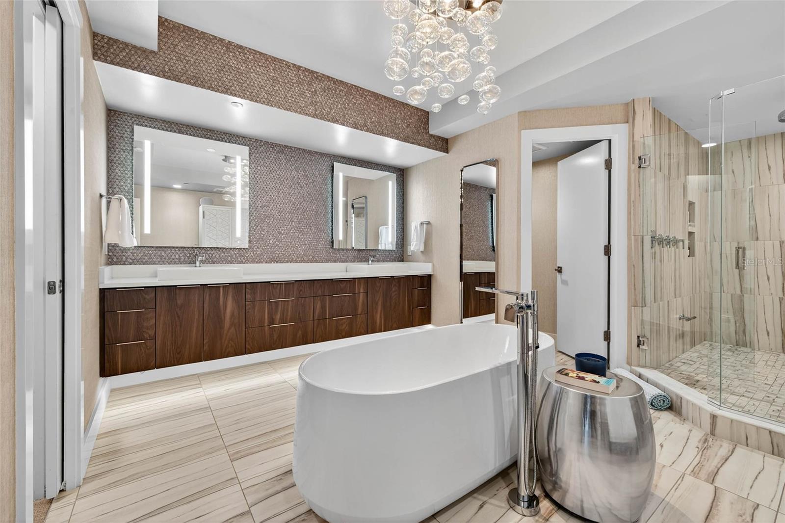 ONELLA CONDO - Residential